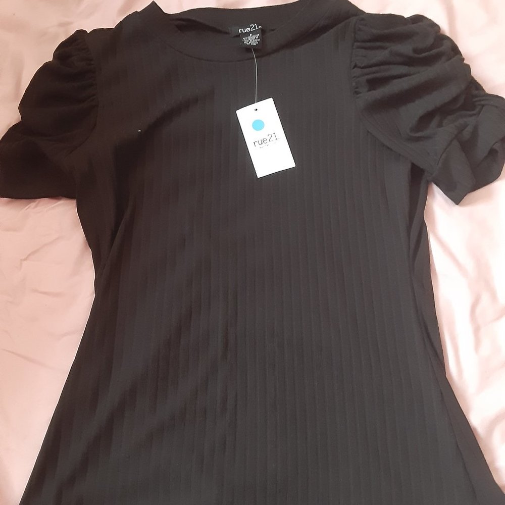 Black Scrunch Shoulders Top
